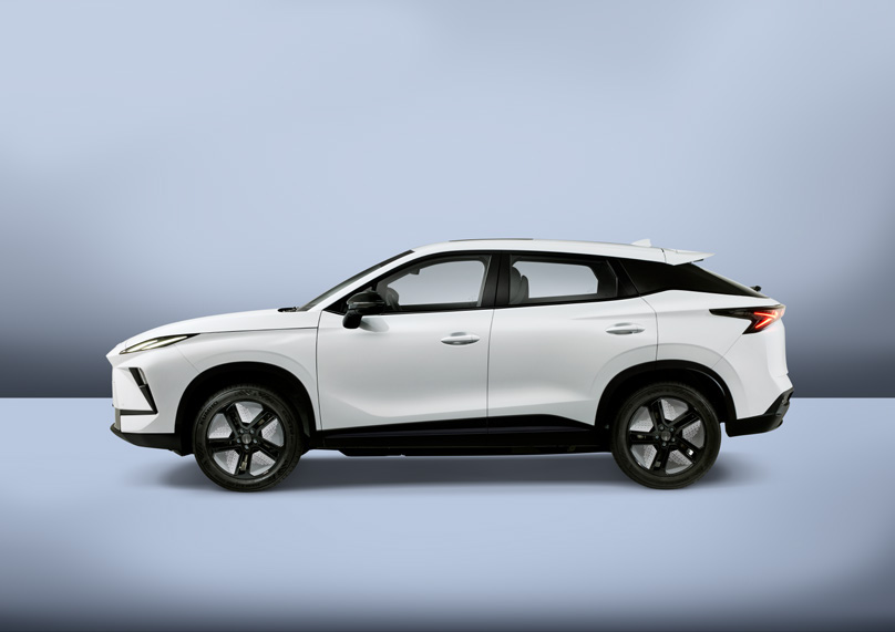 OMODA C5 EV มุมมองด้านข้าง เส้นสายตัวถังแบบคูเป้