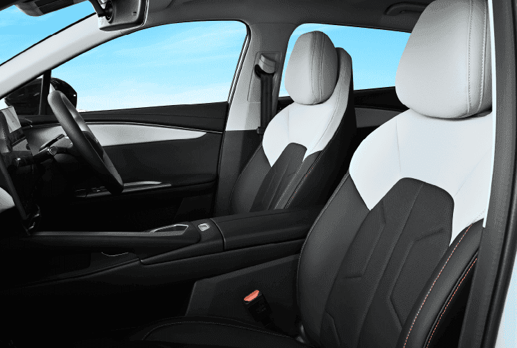 เบาะที่นั่งแบบสปอร์ตพร้อมฟังก์ชันนวดผ่อนคลายสำหรับผู้ขับขี่ OMODA C5 EV
